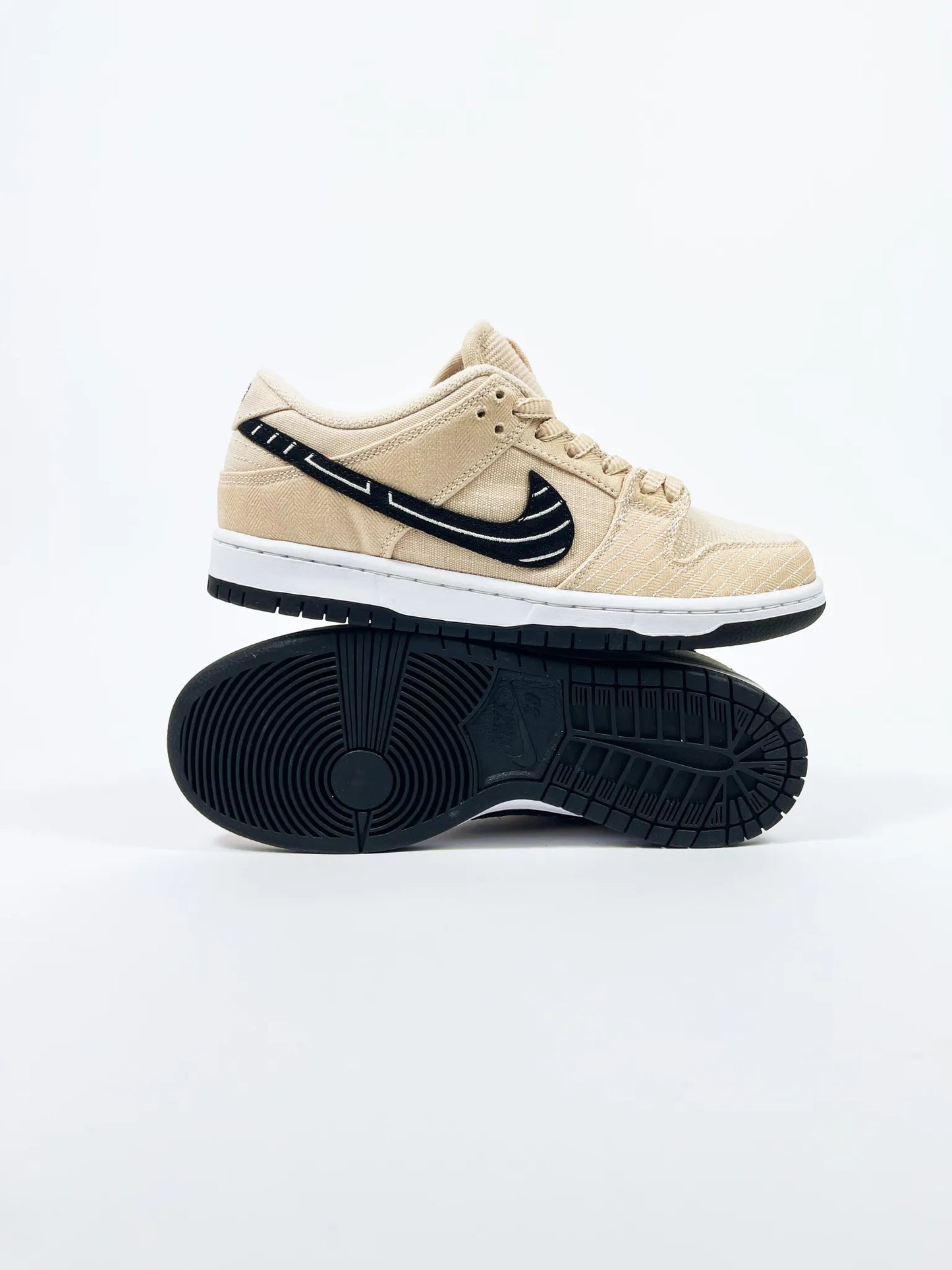 NIKE SB DUNK LOW X ALBINO & PRIETO